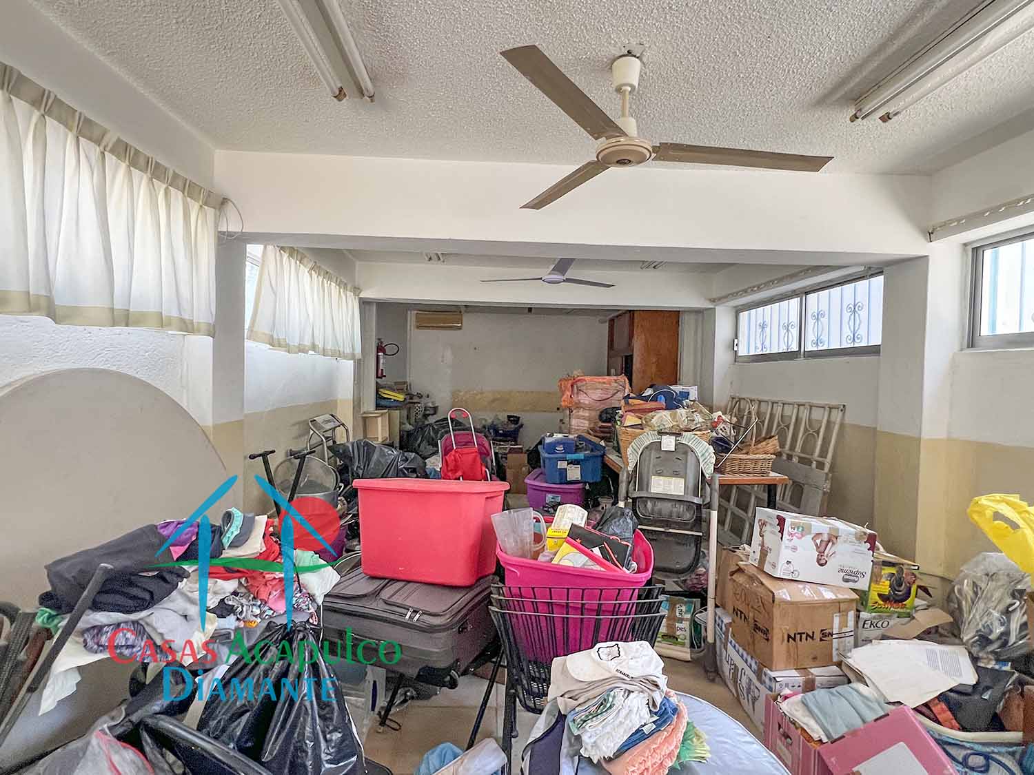 Centro Escolar La Paz sección secundaria - Salón uno 2